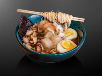 Мясо Рамен с морской микс
